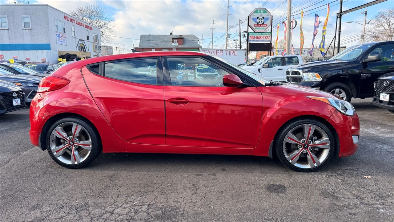 Hyundai Veloster Base 2013