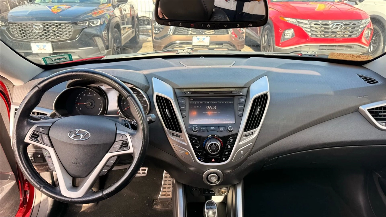 Hyundai Veloster Base 2013