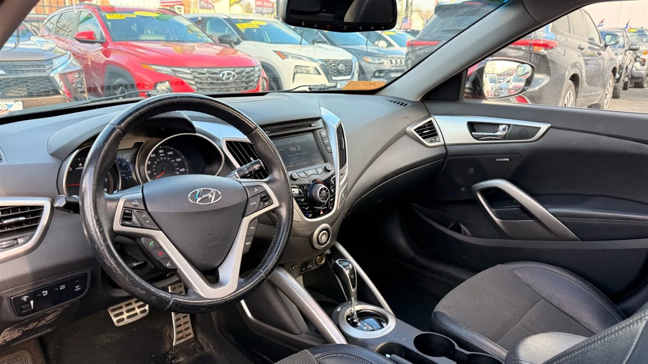 Hyundai Veloster Base 2013