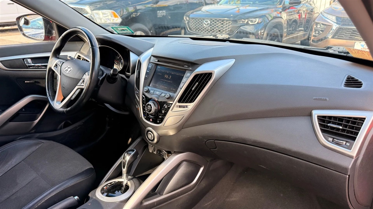 Hyundai Veloster Base 2013