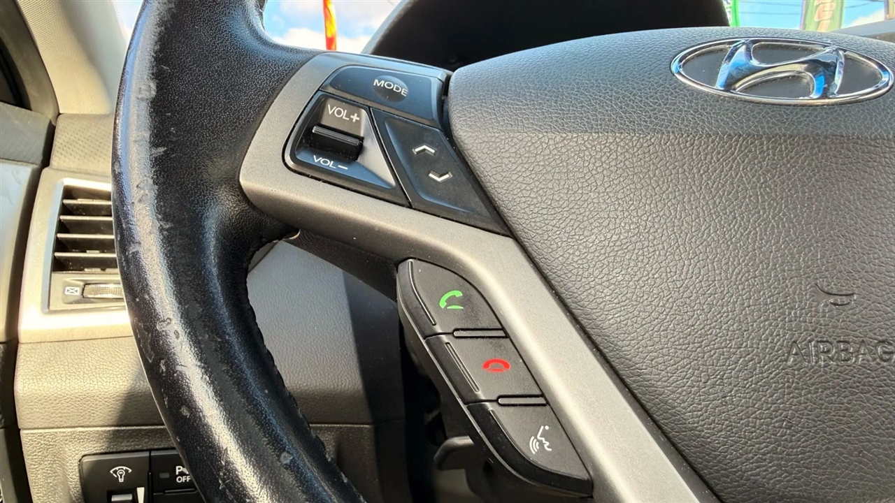 Hyundai Veloster Base 2013