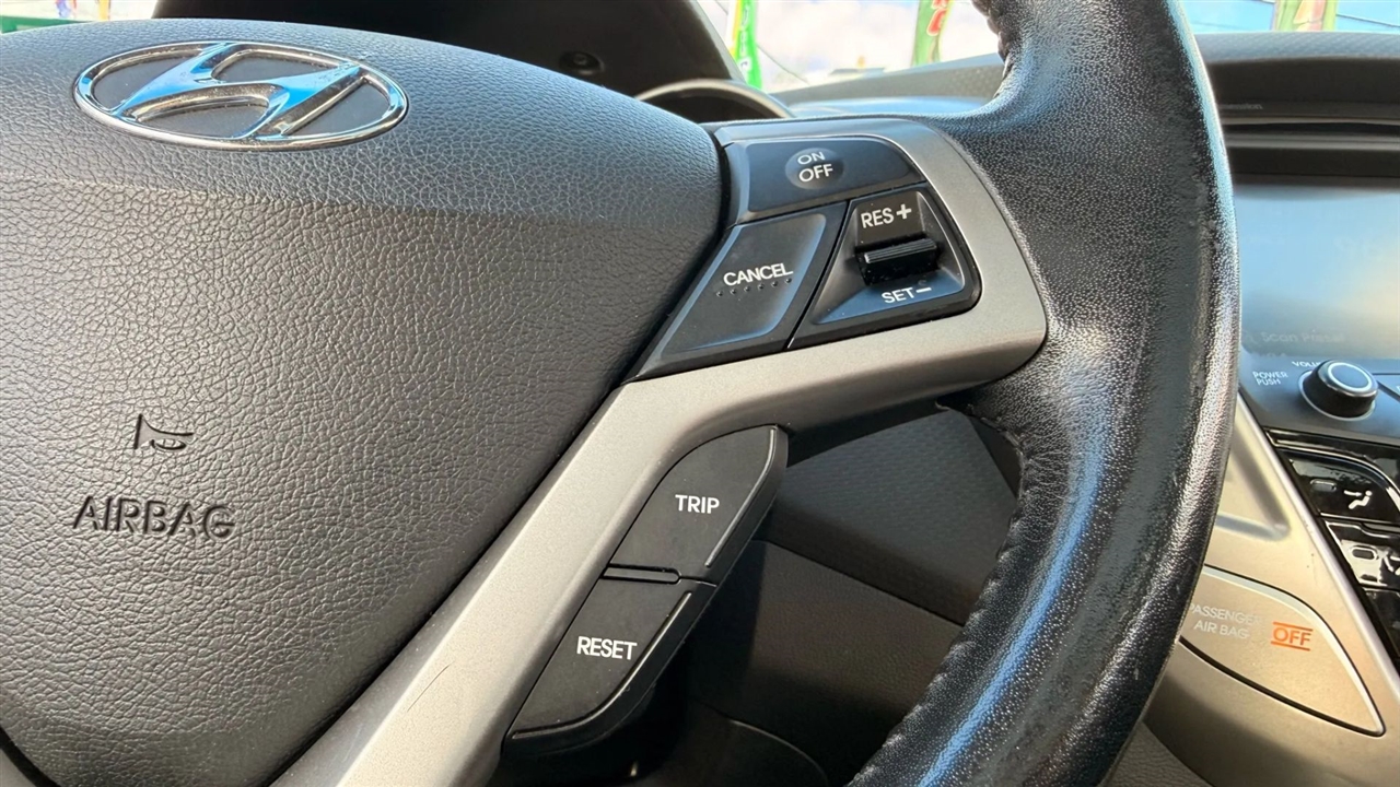 Hyundai Veloster Base 2013