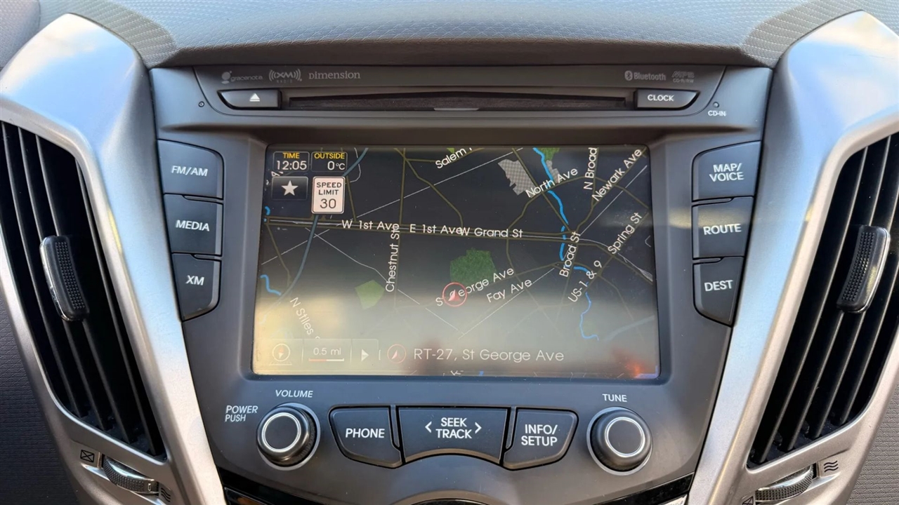 Hyundai Veloster Base 2013