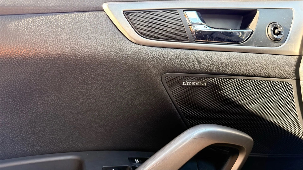 Hyundai Veloster Base 2013