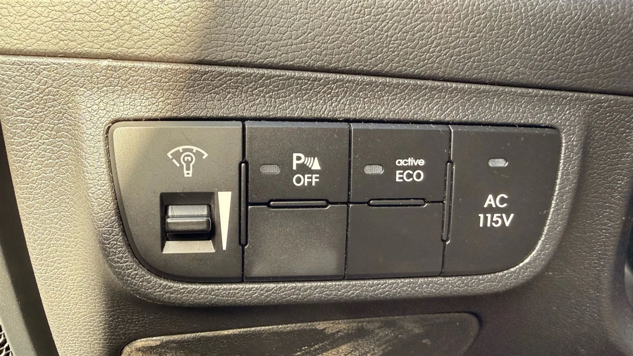 Hyundai Veloster Base 2013