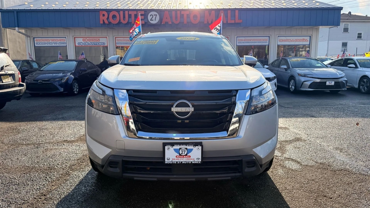 Nissan Pathfinder SV 2024
