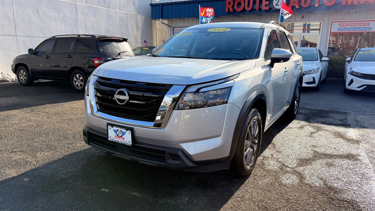 Nissan Pathfinder SV 2024