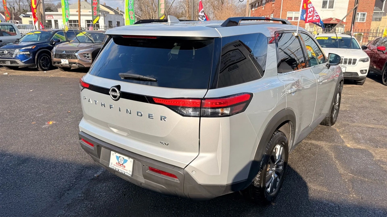 Nissan Pathfinder SV 2024