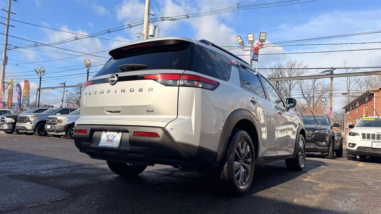 Nissan Pathfinder SV 2024