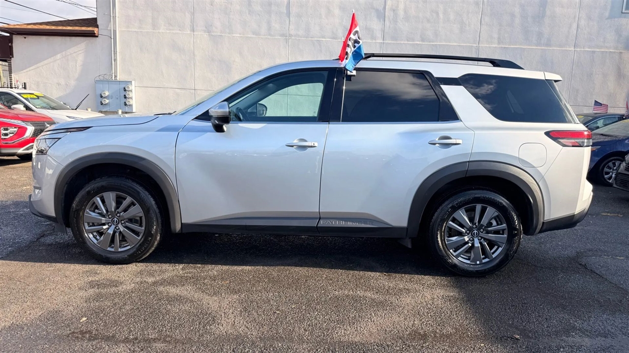 Nissan Pathfinder SV 2024