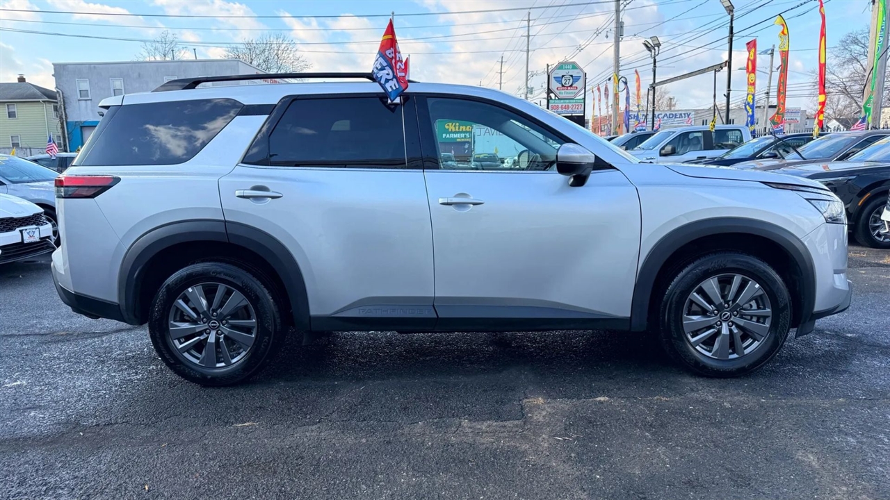 Nissan Pathfinder SV 2024