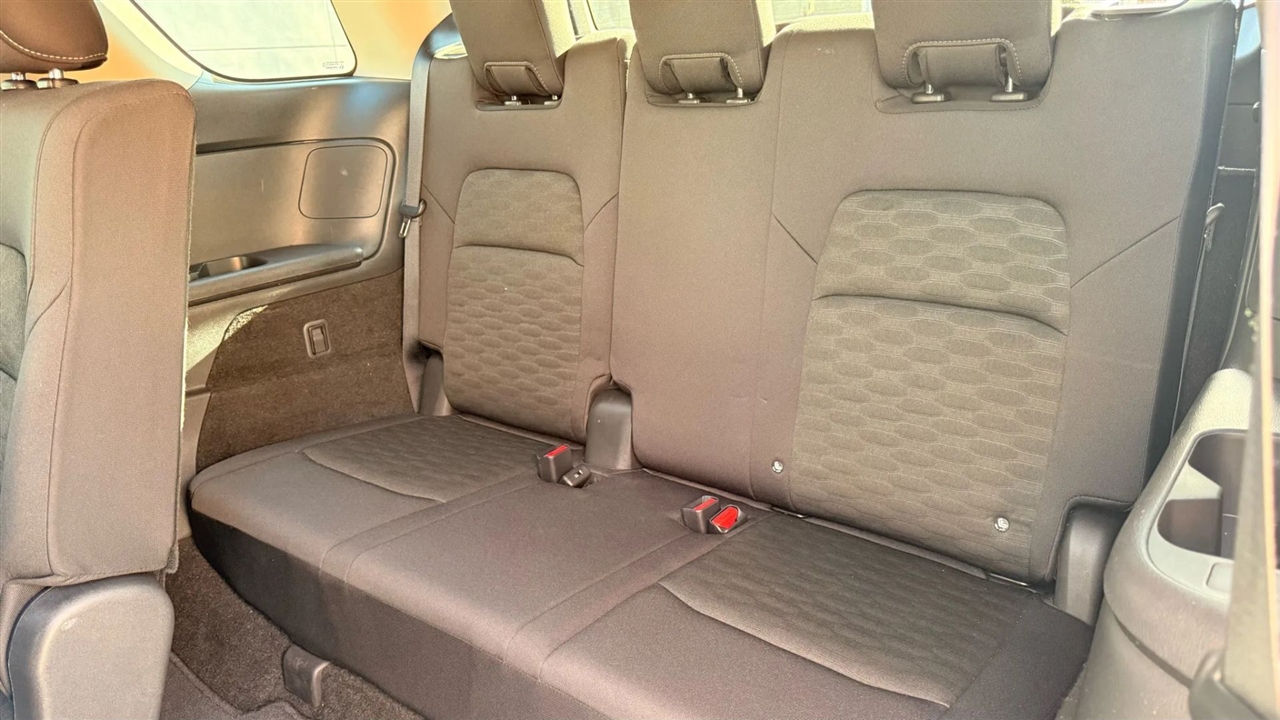 Nissan Pathfinder SV 2024