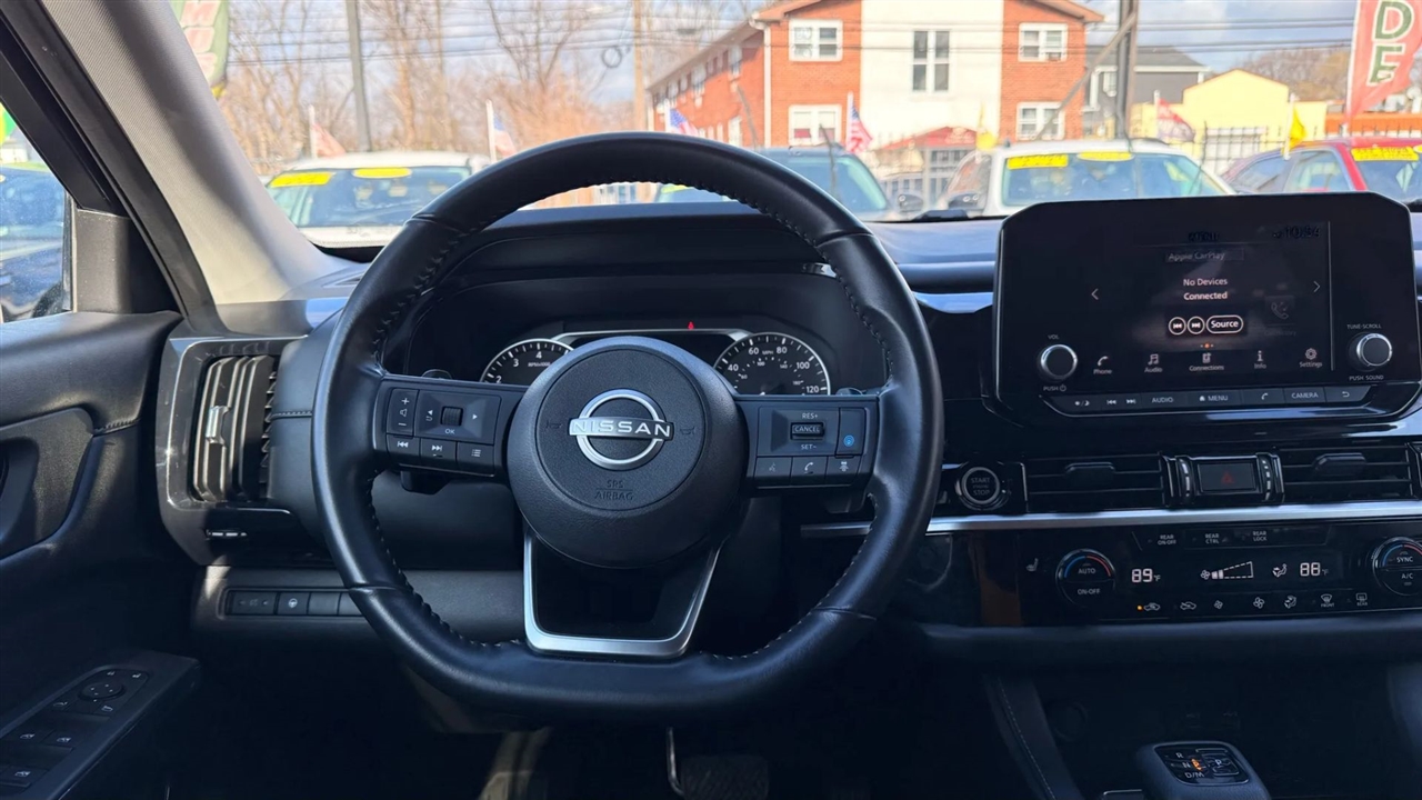 Nissan Pathfinder SV 2024