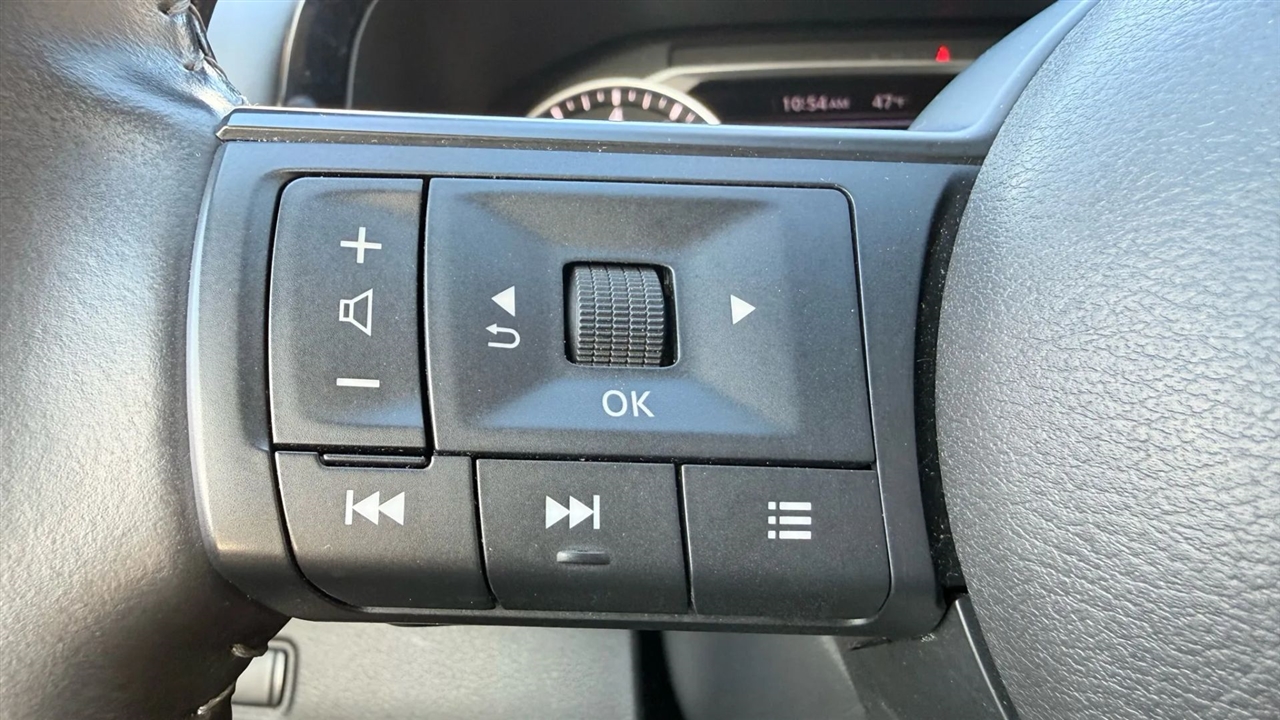 Nissan Pathfinder SV 2024