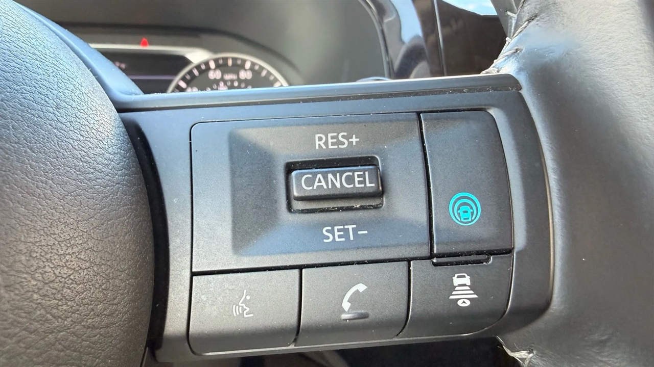 Nissan Pathfinder SV 2024