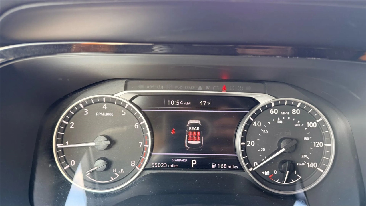 Nissan Pathfinder SV 2024