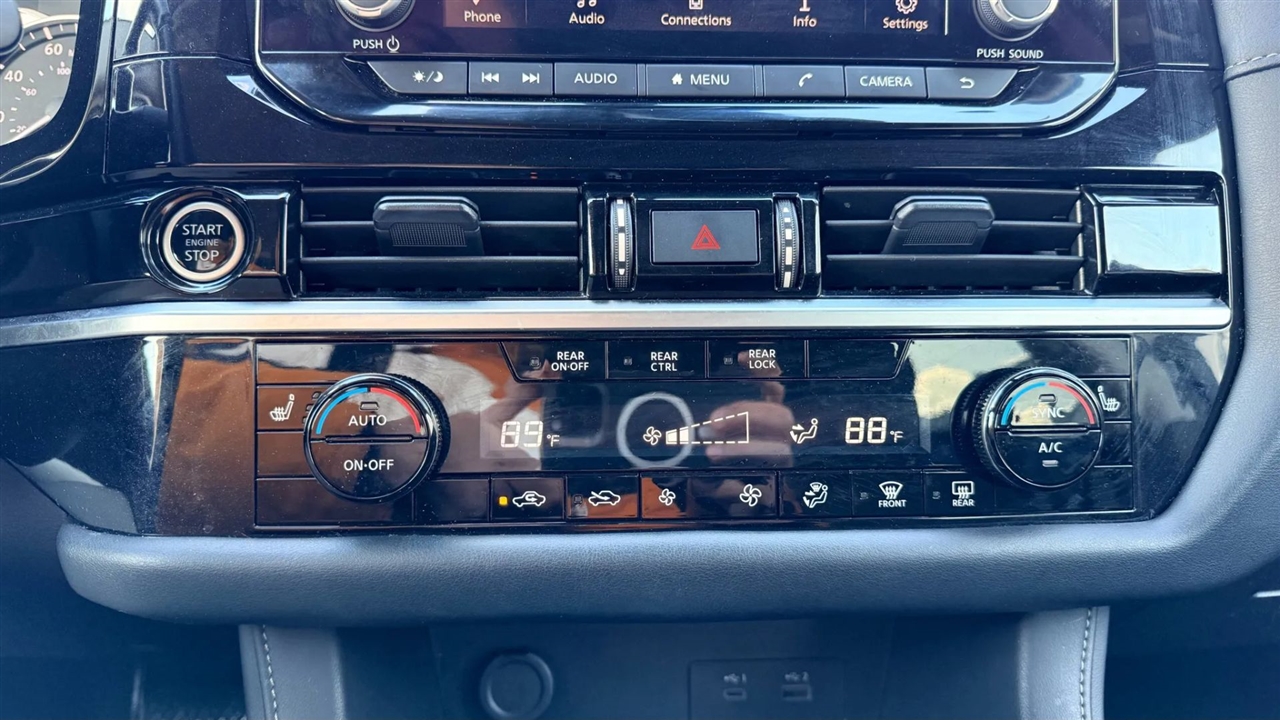 Nissan Pathfinder SV 2024