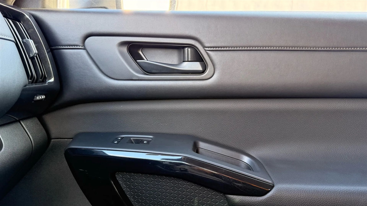 Nissan Pathfinder SV 2024