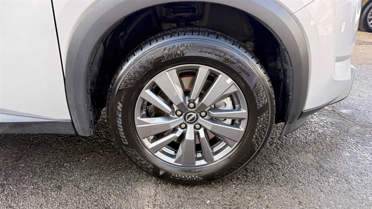 Nissan Pathfinder SV 2024