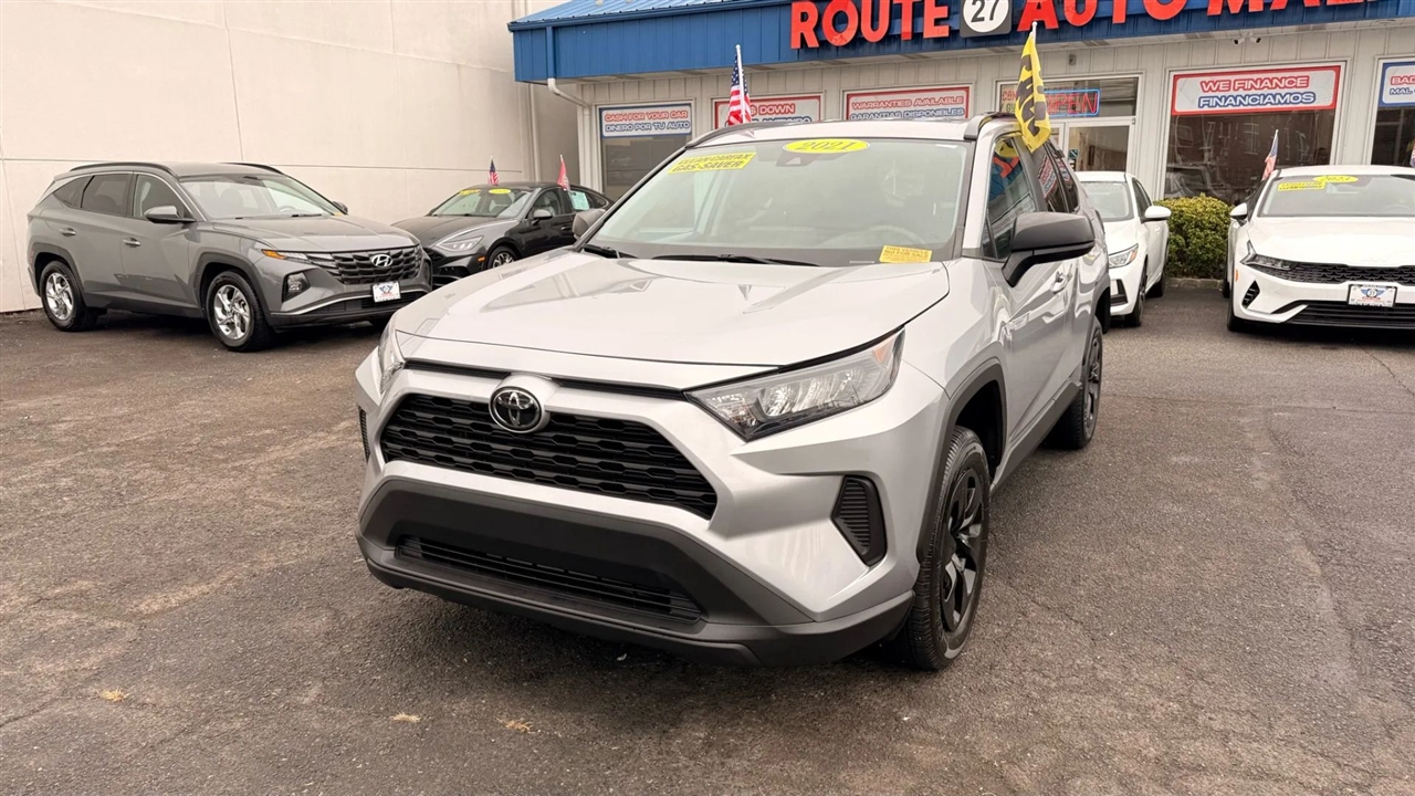 Toyota RAV4 LE 2021