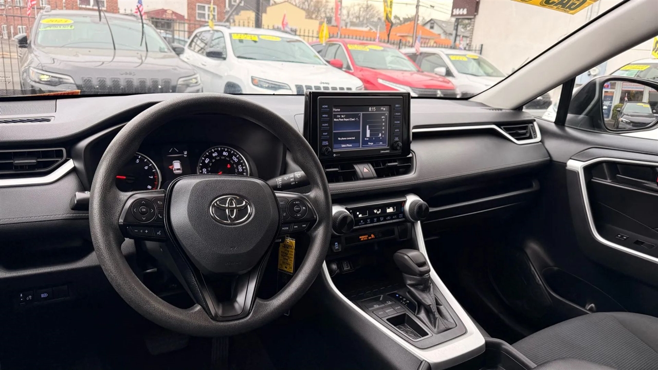 Toyota RAV4 LE 2021