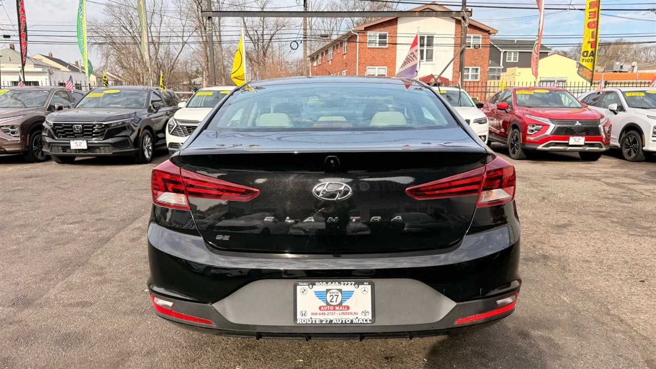 Hyundai Elantra SE 6M 2020