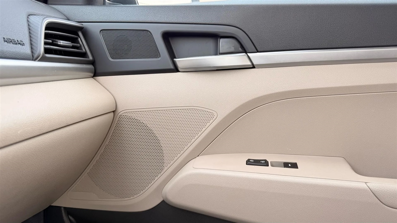 Hyundai Elantra SE 6M 2020