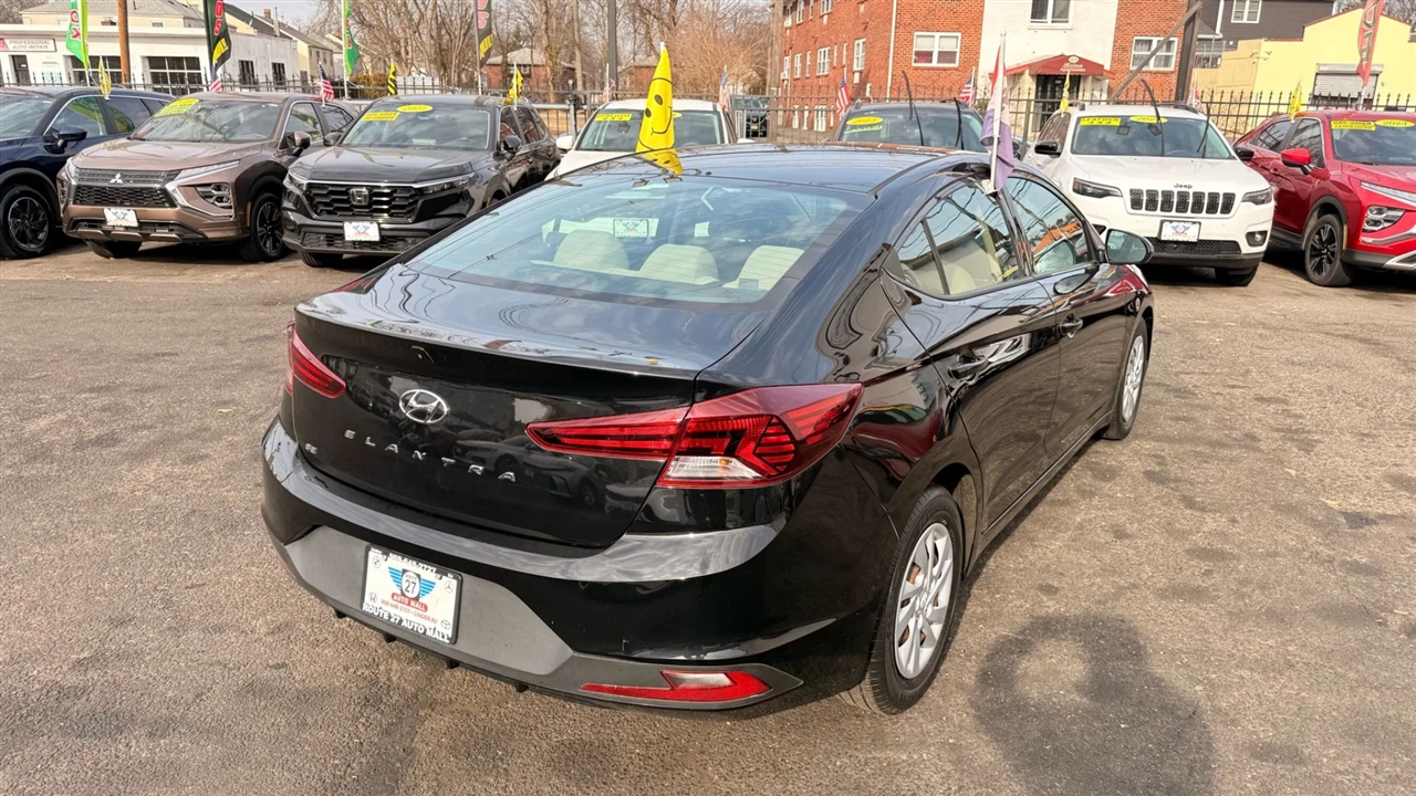Hyundai Elantra SE 6M 2020