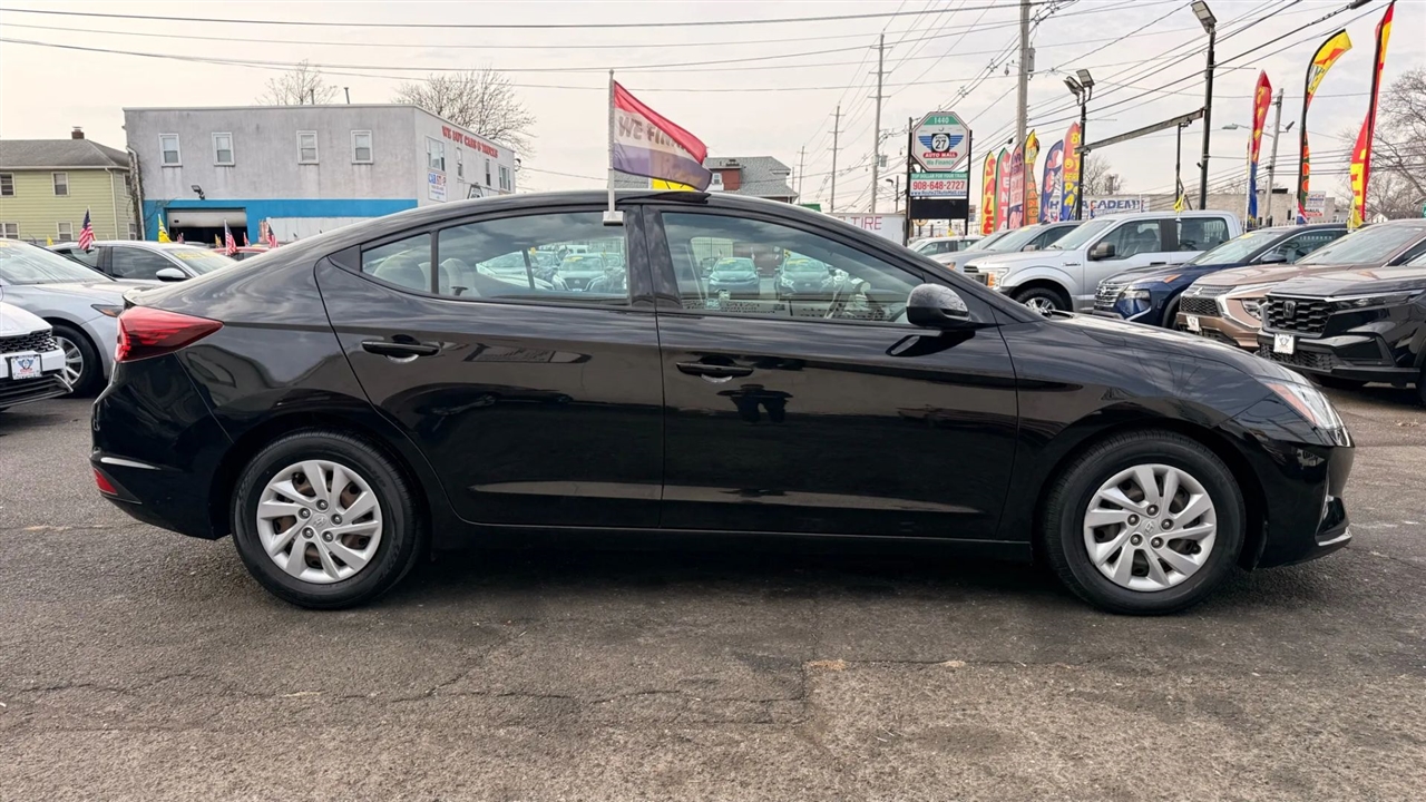 Hyundai Elantra SE 6M 2020