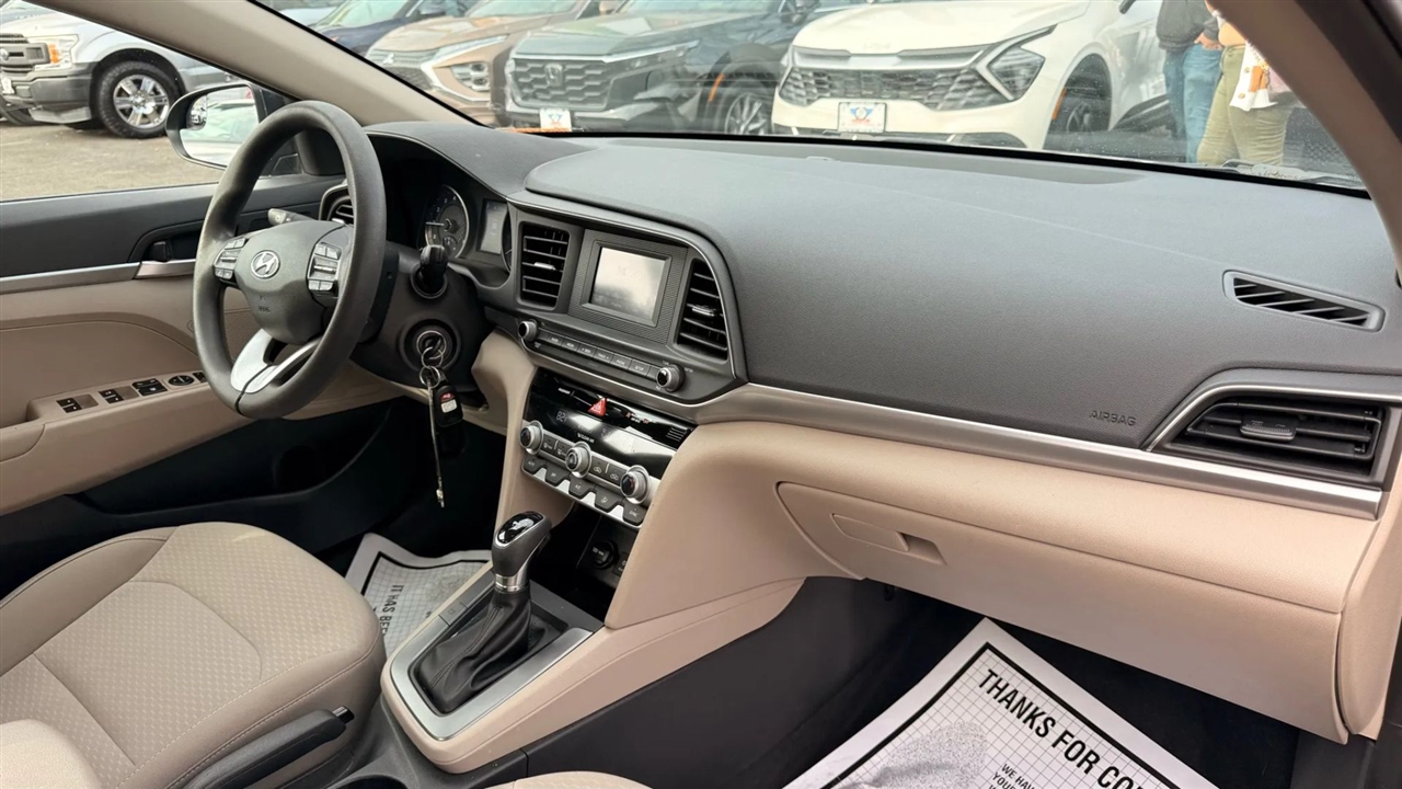 Hyundai Elantra SE 6M 2020
