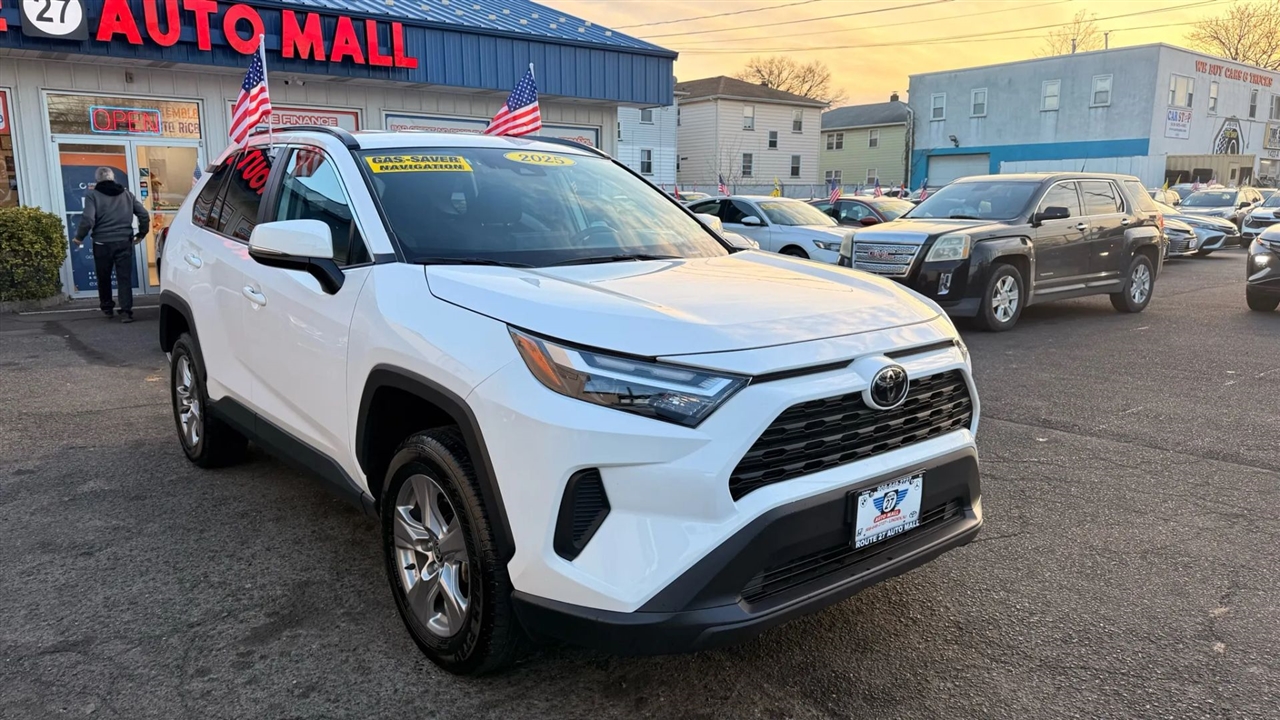 Toyota RAV4 XLE 2025