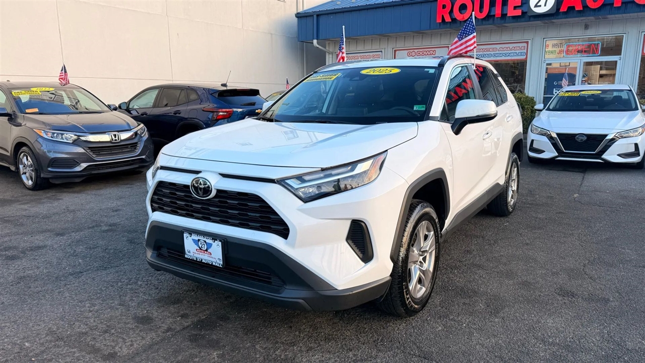 Toyota RAV4 XLE 2025