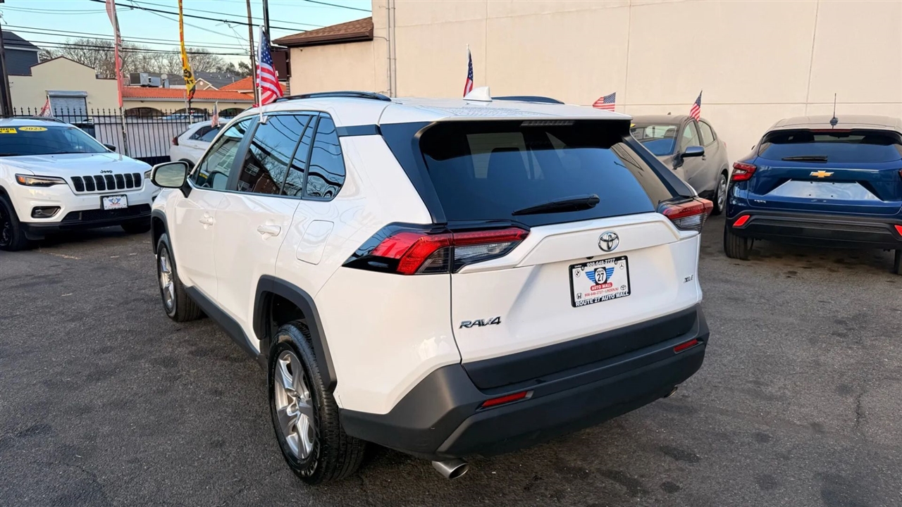 Toyota RAV4 XLE 2025