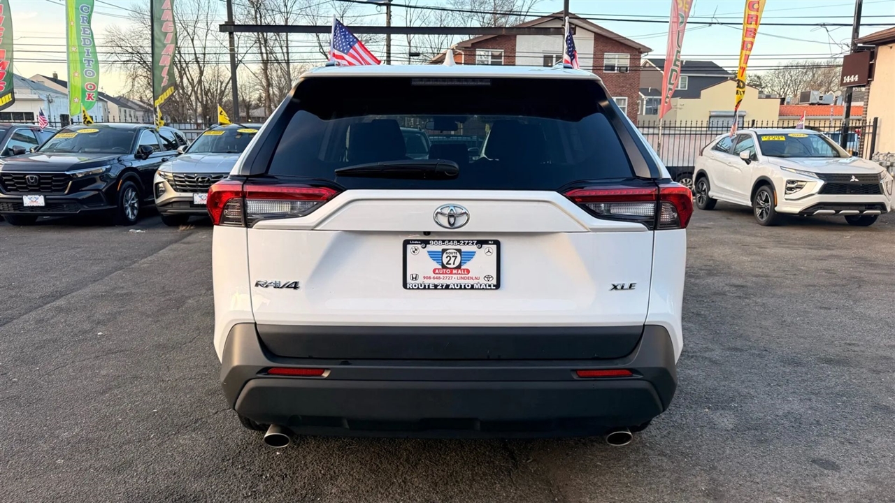 Toyota RAV4 XLE 2025
