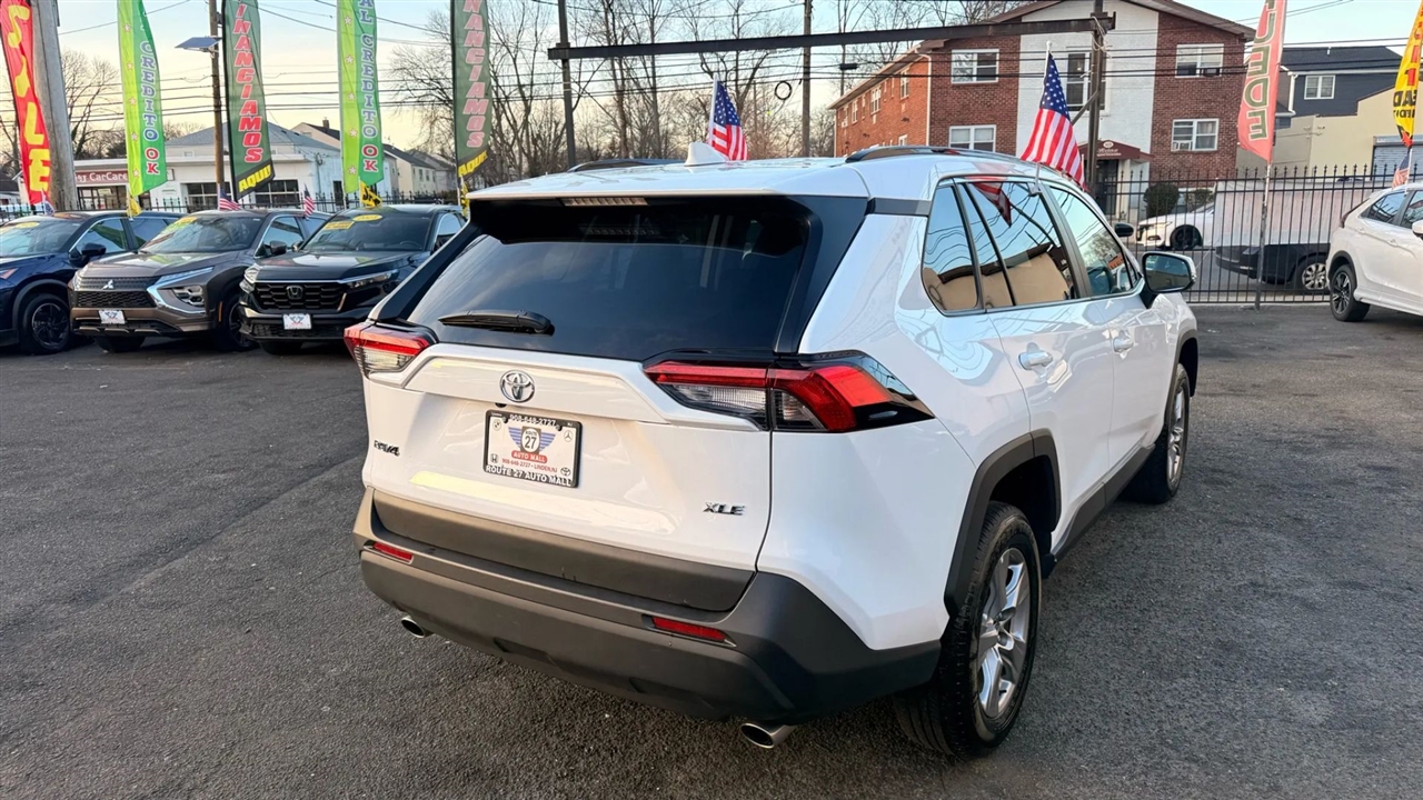 Toyota RAV4 XLE 2025