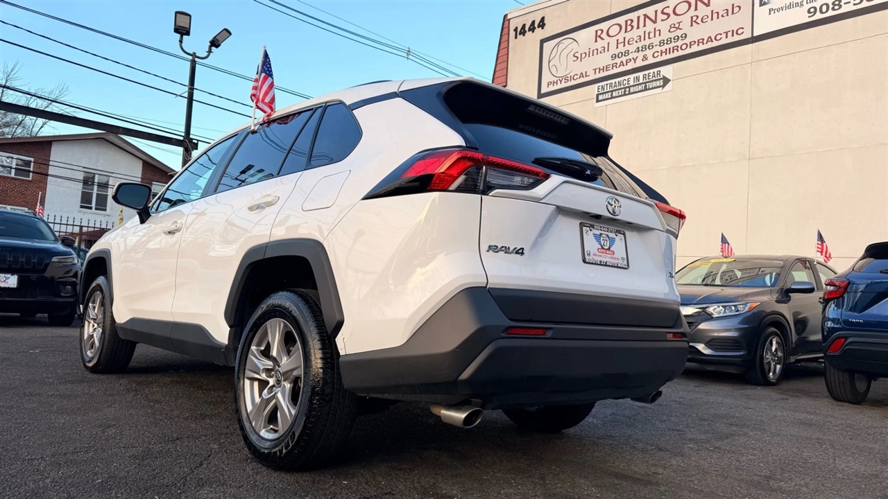 Toyota RAV4 XLE 2025