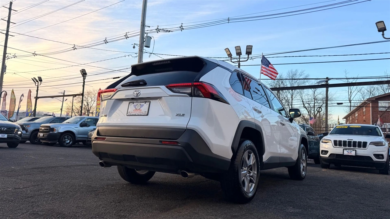 Toyota RAV4 XLE 2025