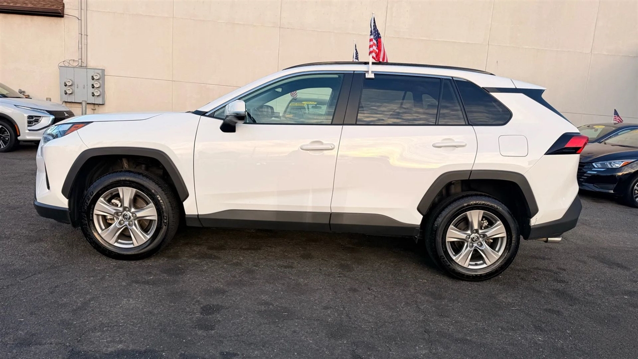 Toyota RAV4 XLE 2025