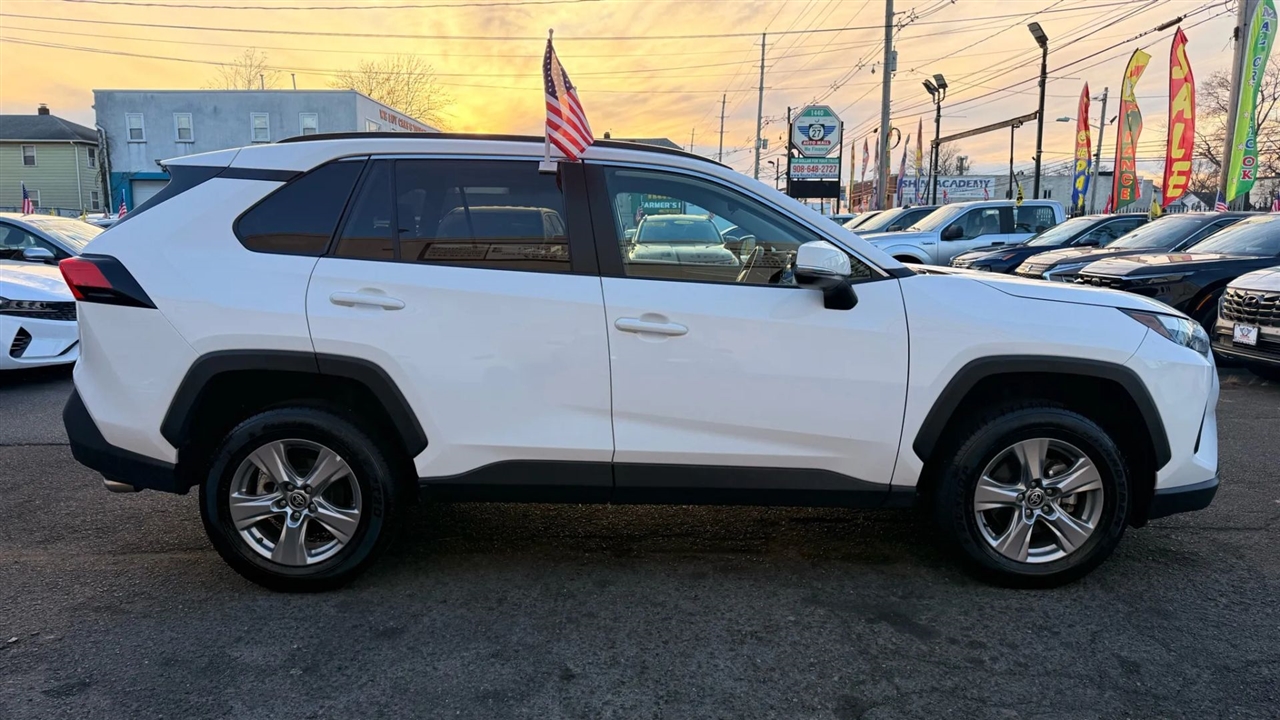 Toyota RAV4 XLE 2025