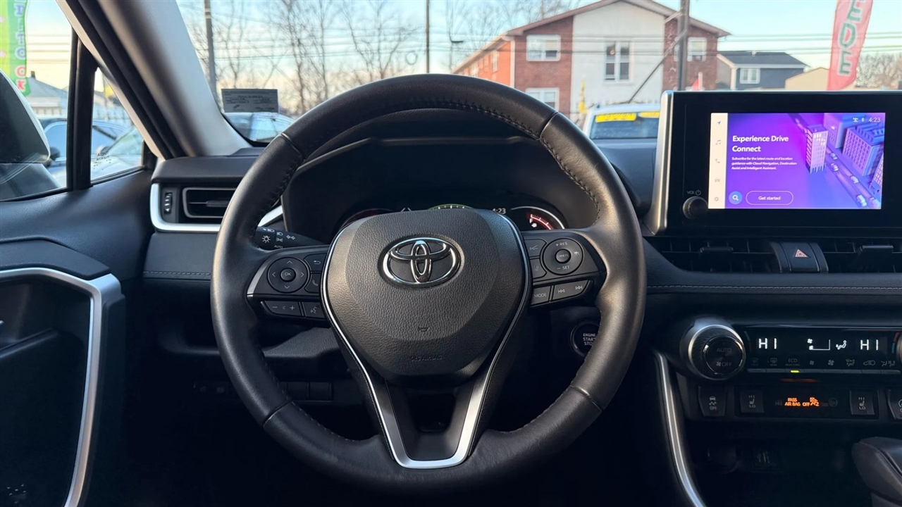 Toyota RAV4 XLE 2025