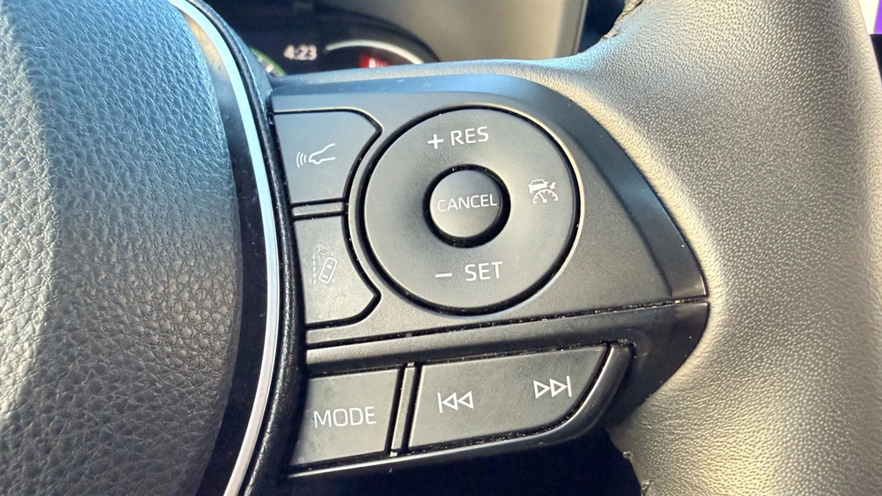 Toyota RAV4 XLE 2025