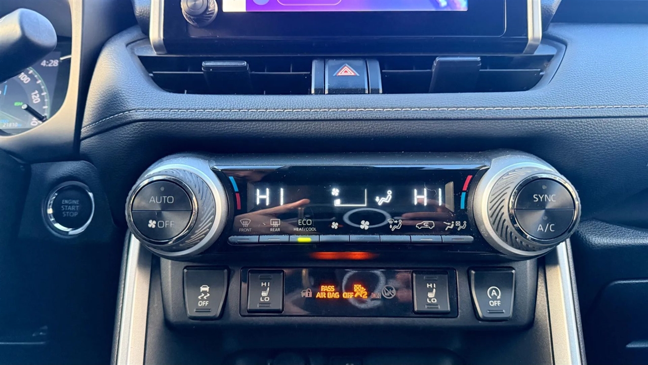 Toyota RAV4 XLE 2025