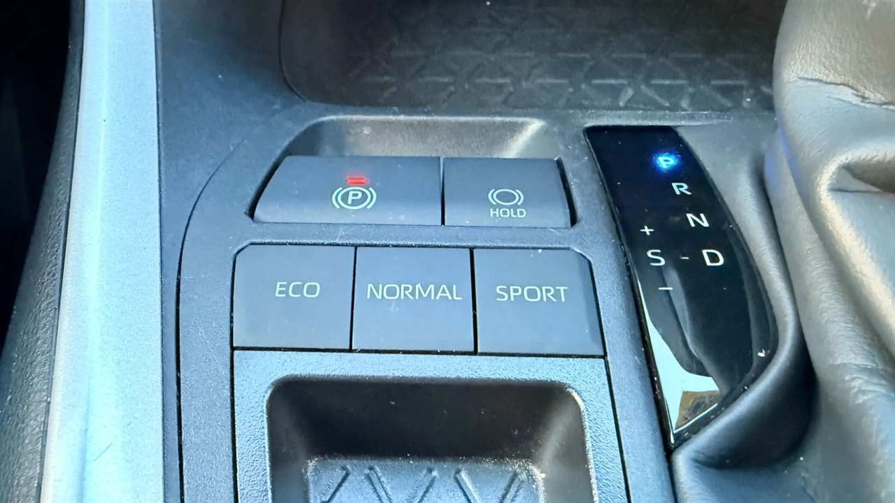 Toyota RAV4 XLE 2025