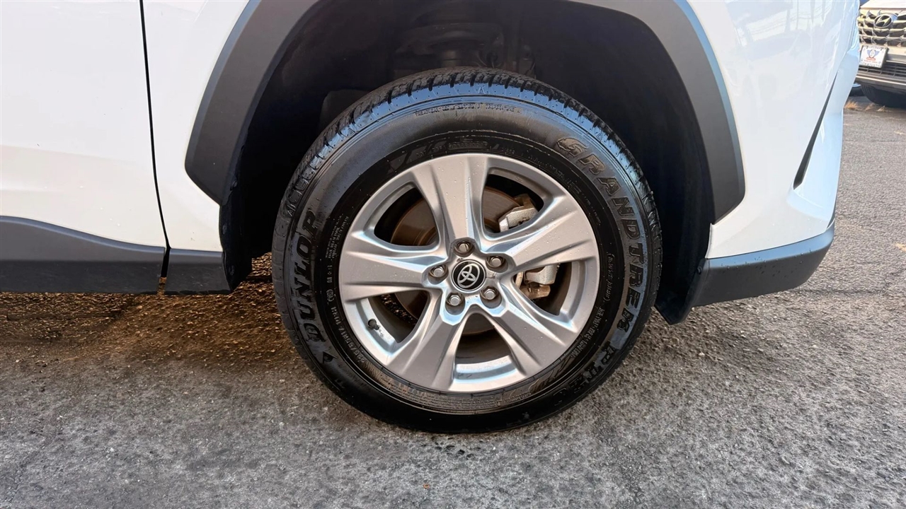 Toyota RAV4 XLE 2025