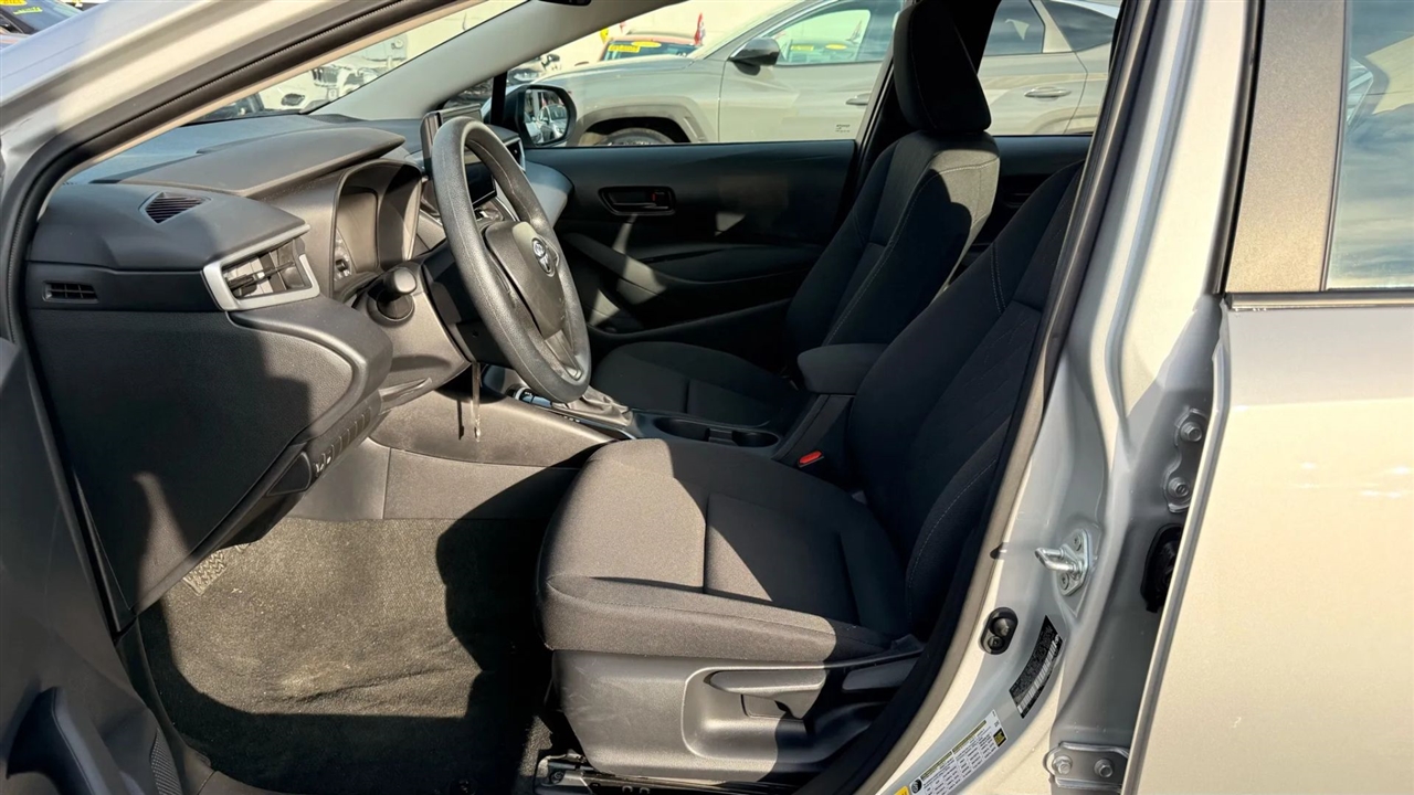 Toyota Corolla LE 2025