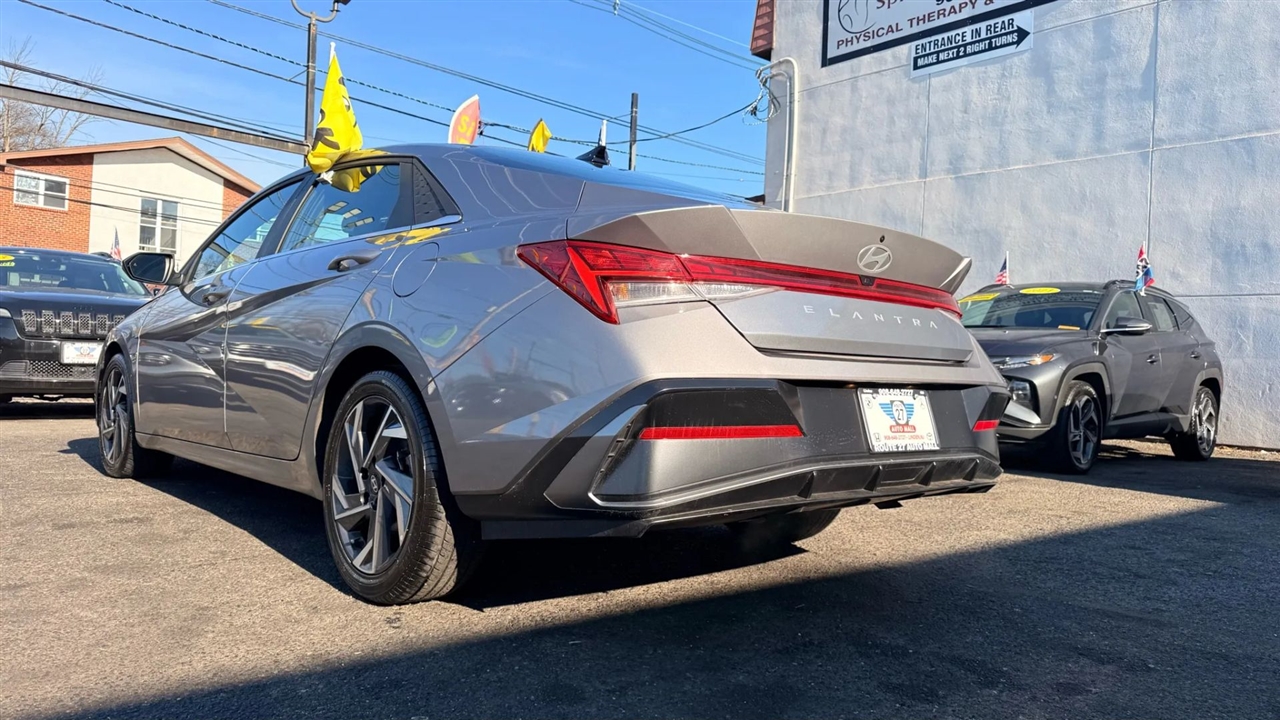 Hyundai Elantra SEL Convenience 2025