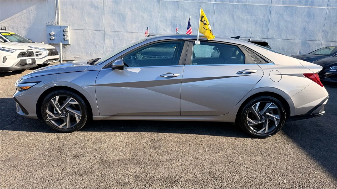 Hyundai Elantra SEL Convenience 2025