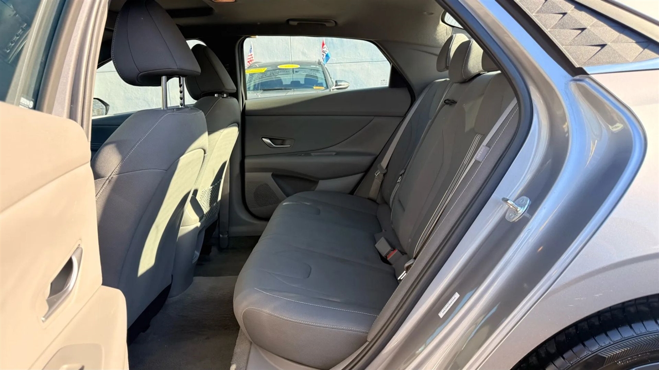 Hyundai Elantra SEL Convenience 2025