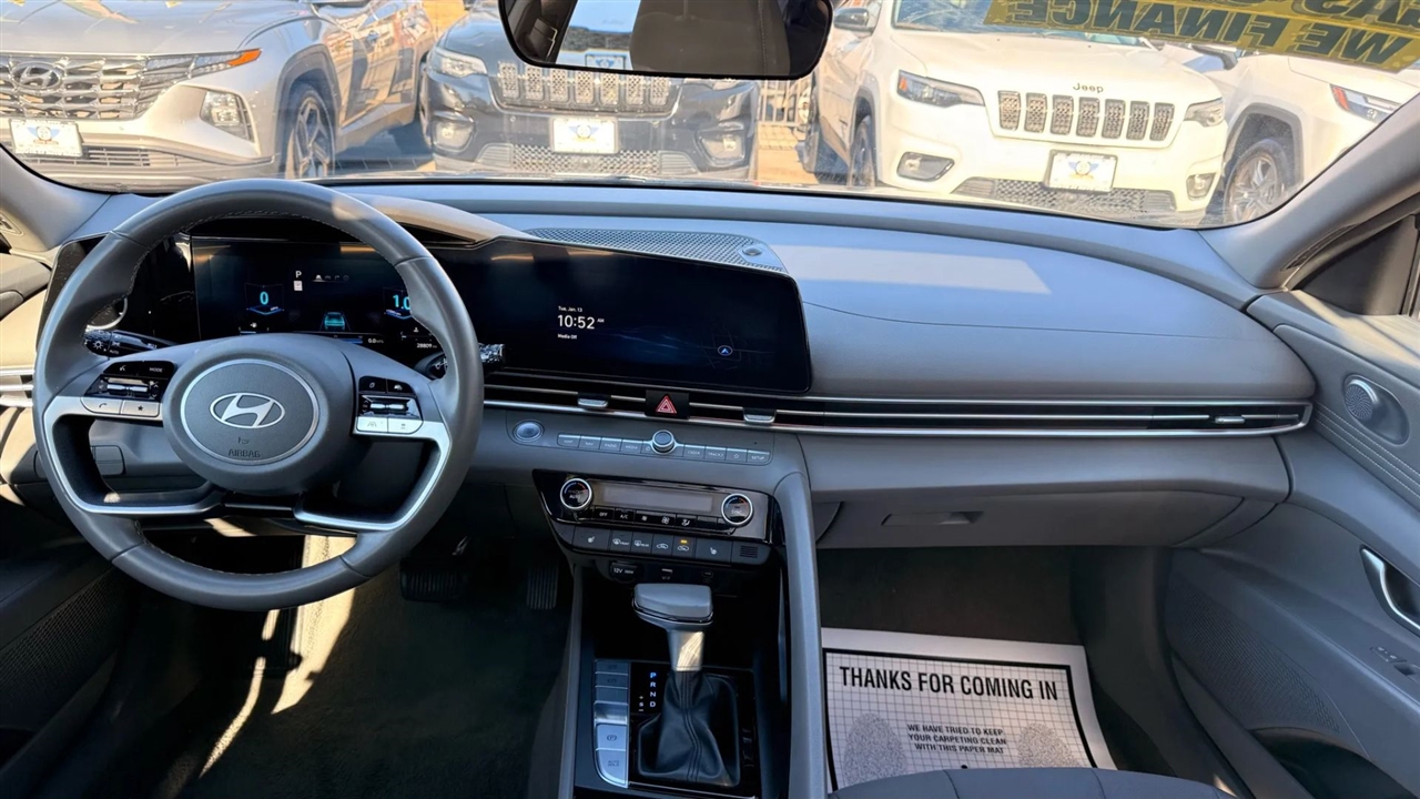 Hyundai Elantra SEL Convenience 2025