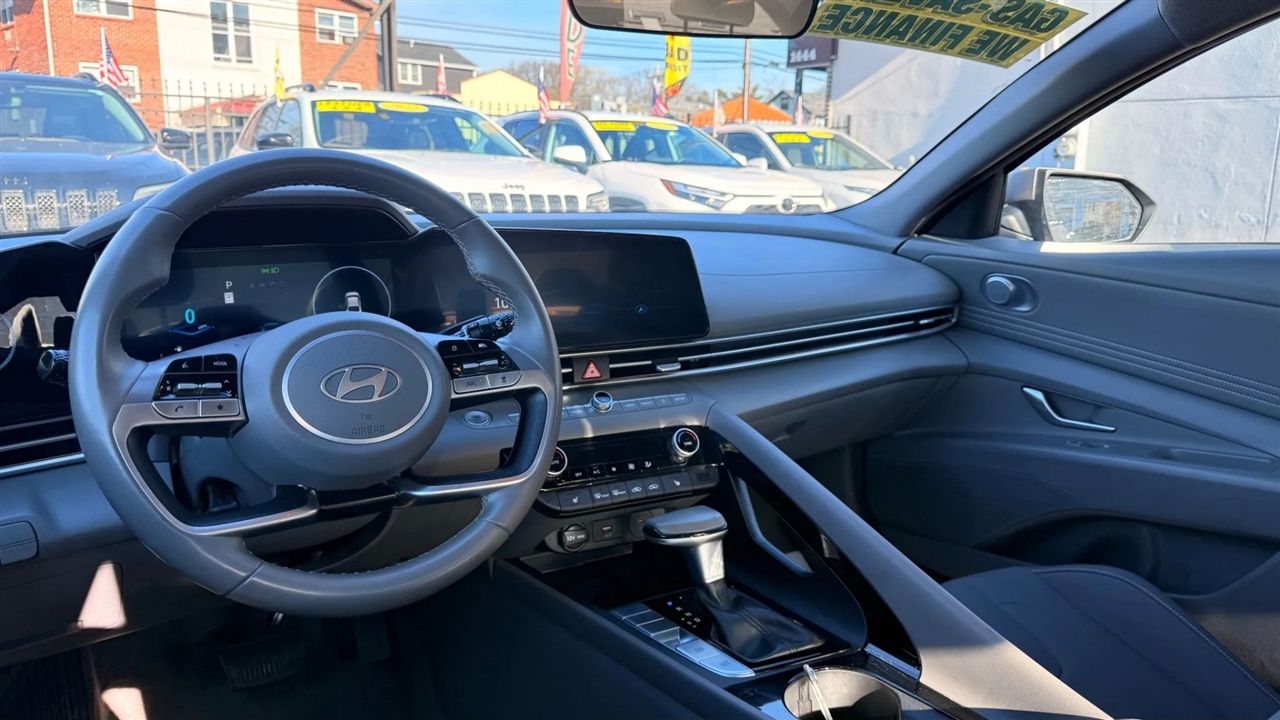 Hyundai Elantra SEL Convenience 2025